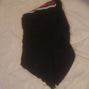 Regular black shorts
